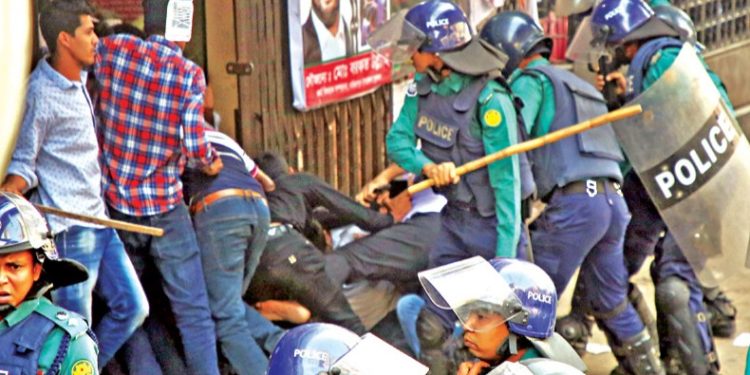 সরকার আগে থেকেই পলায়নের রাস্তা খুলে রেখেছে