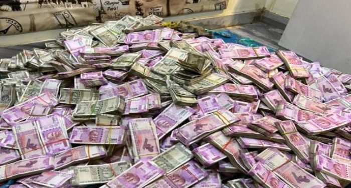 সরকারি তত্ত্বাবধায়নে বিদেশে পাচার হচ্ছে বিপুল অর্থ