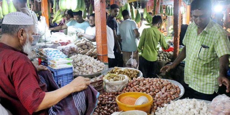 দেশে পণ্যের দাম প্রতিনিয়ত বাড়ছে